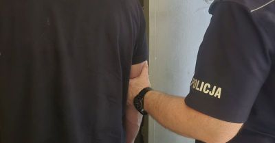 Kierujący osobowym seatem posłużył się fałszywym dokumentem. Został zatrzymany przez policjantów Wydziału Ruchu Drogowego trzebnickiej komendy